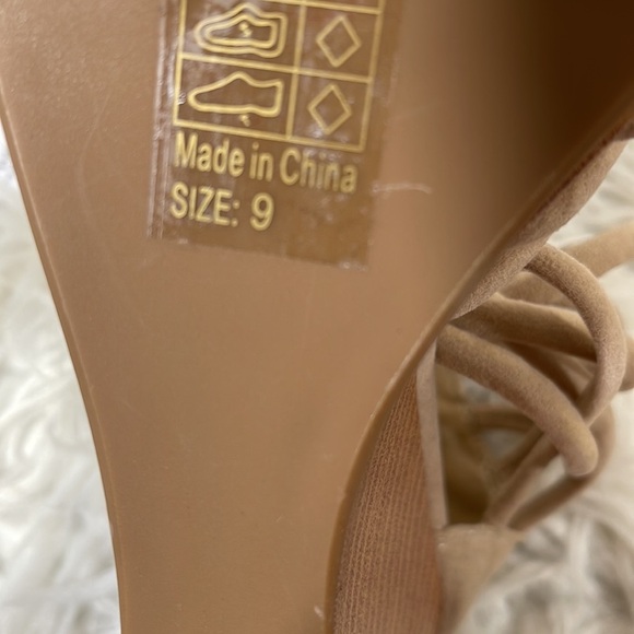 LULUS Pure Instinct Nude Suede Caged Wedges Size 9 New - Picture 12 of 13